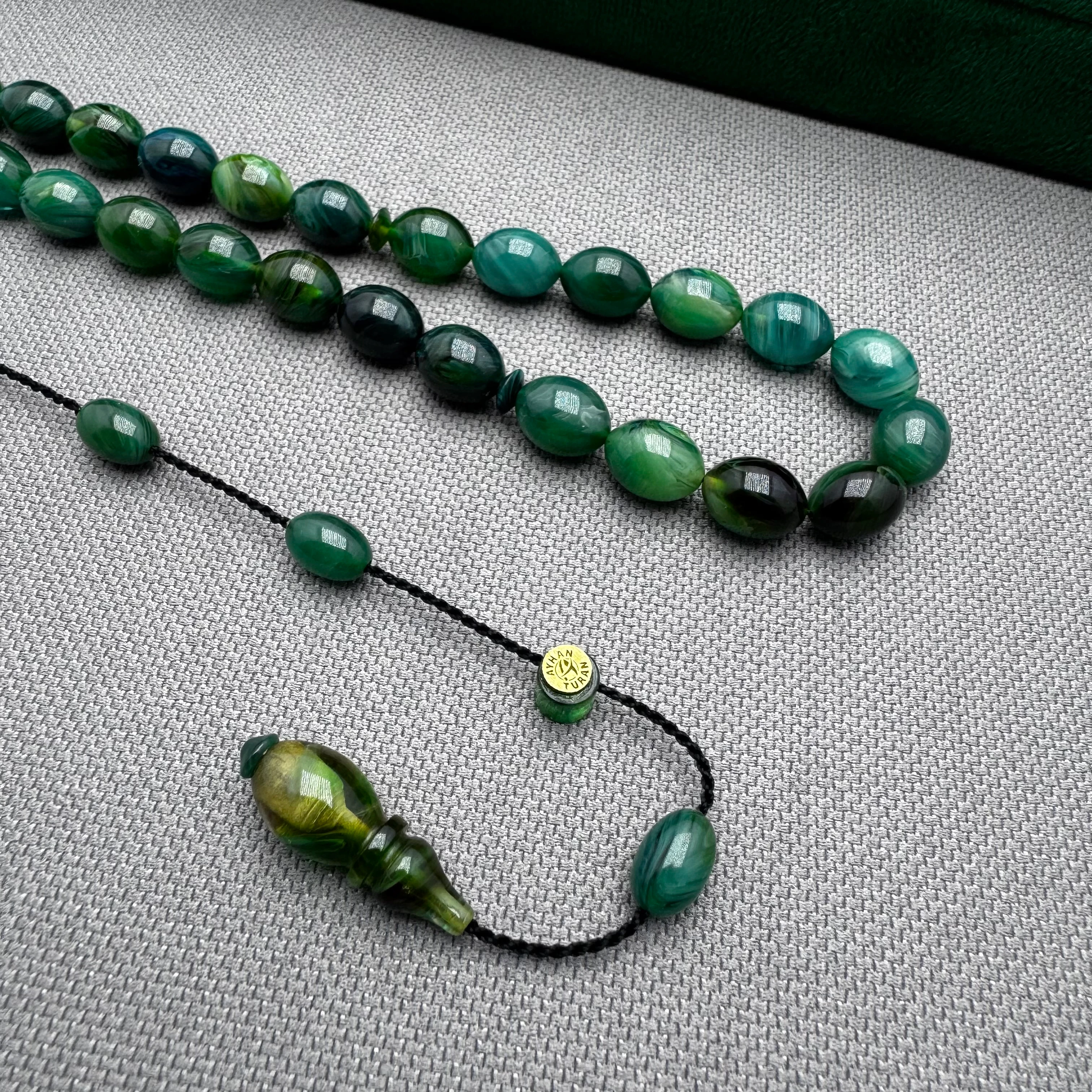 Ayhan TURAN Usta İşçilikli Kamuflaj Yeşil Yoğun Hareli Beyzi Kesim Ateş Kehribar Tespih